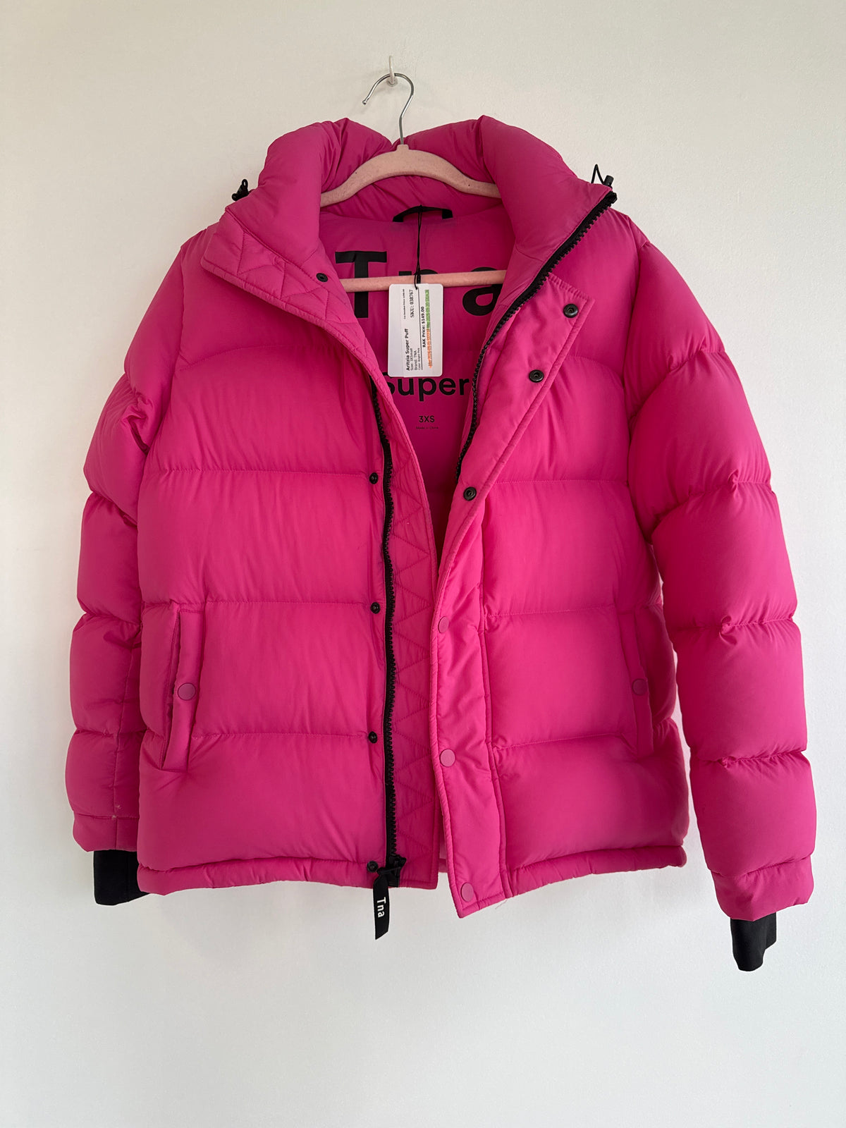 Aritzia Super Puff, Super Puff jacket, Aritzia puffer jacket, Aritzia winter jacket, women’s puffer jacket, women’s winter coat, down puffer jacket, insulated jacket, warm winter jacket, hooded puffer jacket, Aritzia coat, winter outerwear, cold weather jacket, Canadian winter jacket, Edmonton winter jacket, Sherwood Park consignment, Edmonton consignment, women’s clothing consignment, gently worn, good condition, 8/10 condition