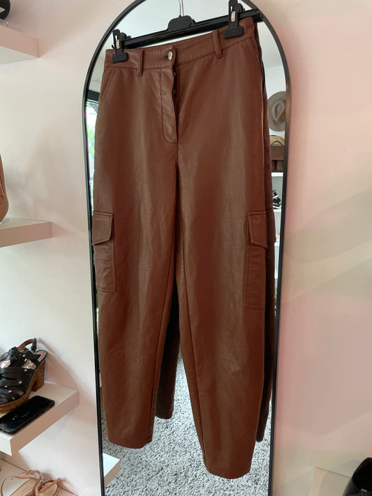 Aritzia Wilfred free pleather modern cargo pant size 6 brown like new women’s pants premium brand Edmonton consignment 