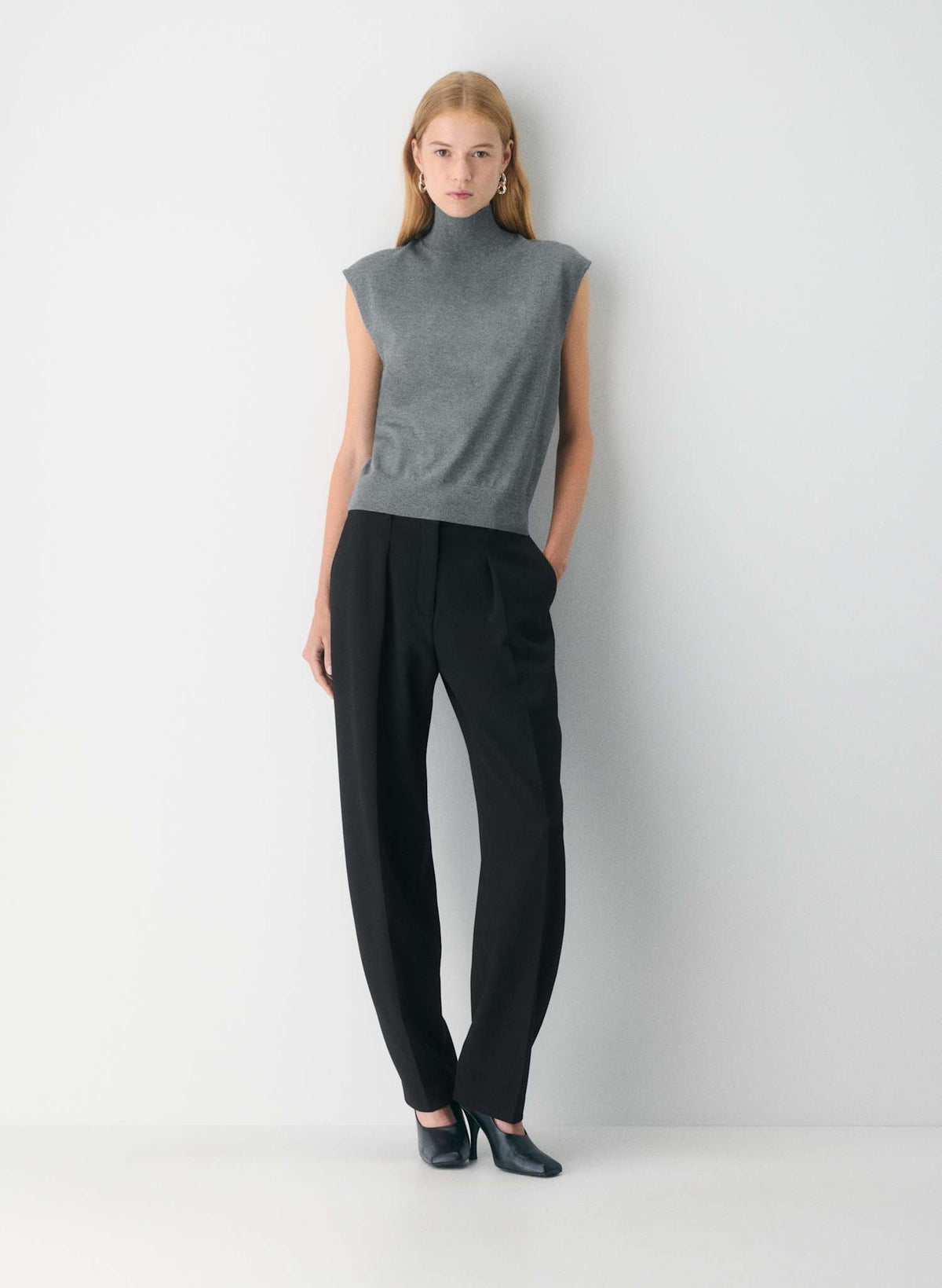 Babaton Aritzia Montrose Sweater Vest, Small
