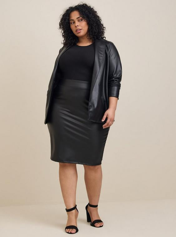 pleather pencil skirt, plus size second hand shopping, Edmonton consignment, faux leather skirt