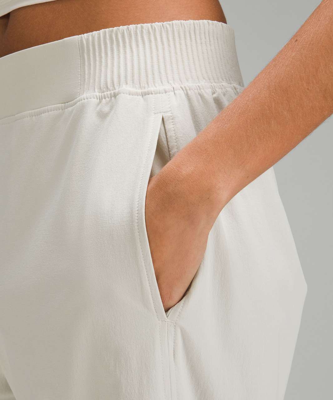Lululemon NWT Stretch Woven Crop Pant, Medium