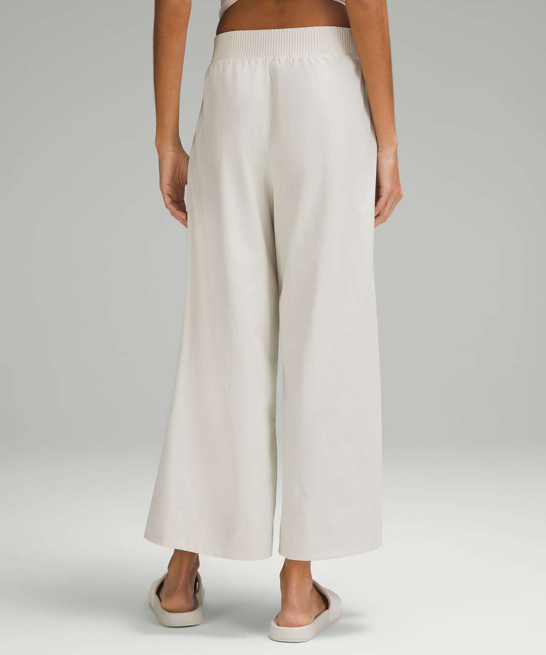 Lululemon NWT Stretch Woven Crop Pant, Medium