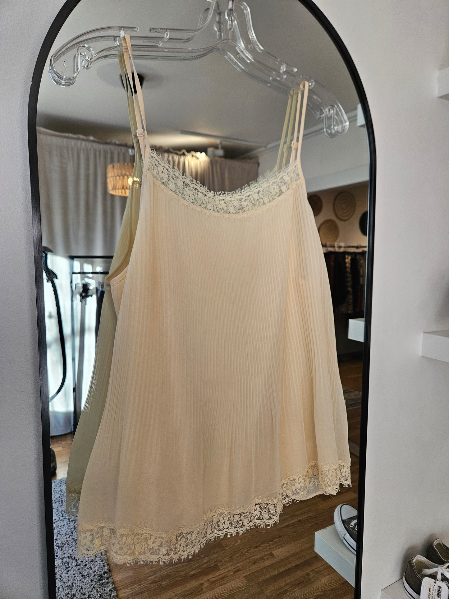 Aritzia Coralia Cami, Medium